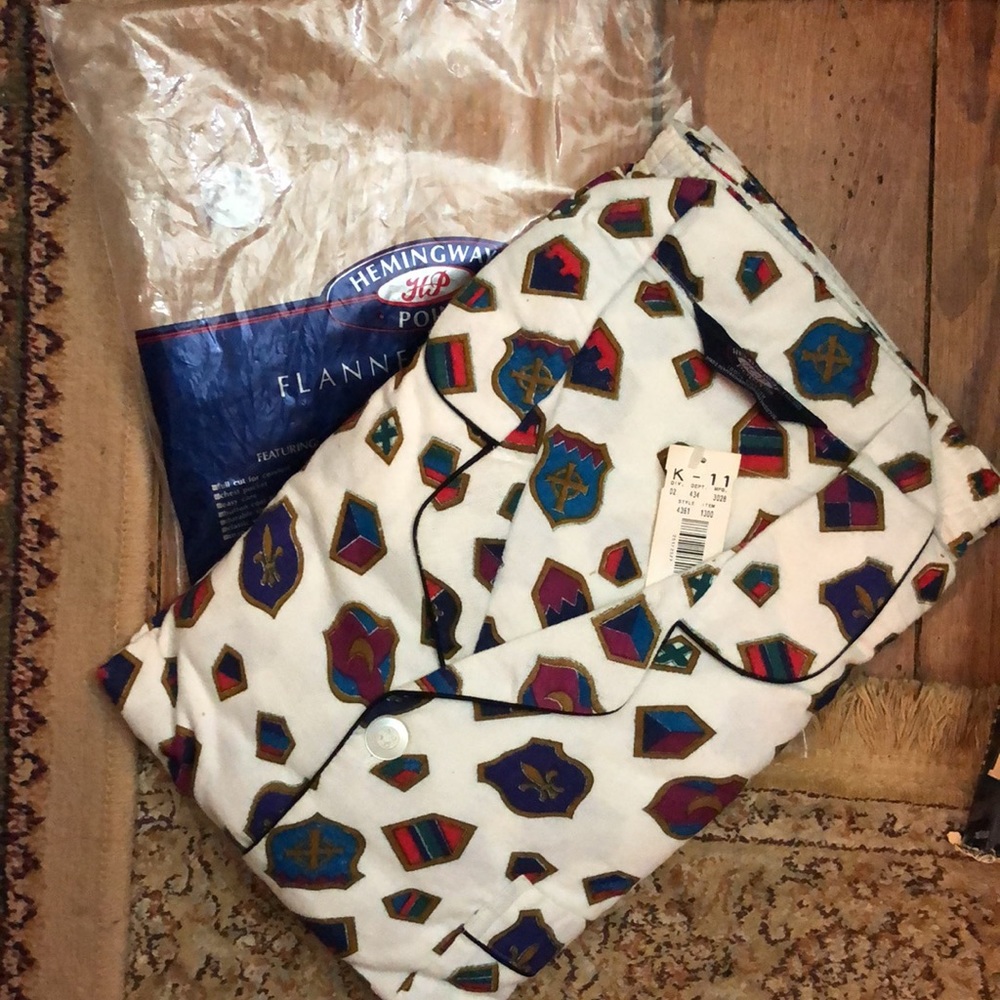Vintage MCM HEMINGWAY POINT Size XL medieval Shield Graphic Flannel Pajamas NEW